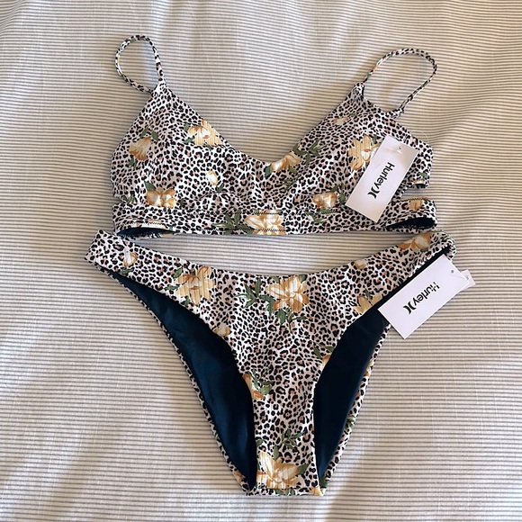 Hurley NWT Jungle Cat Bikini - Size XL - Picture 15 of 15